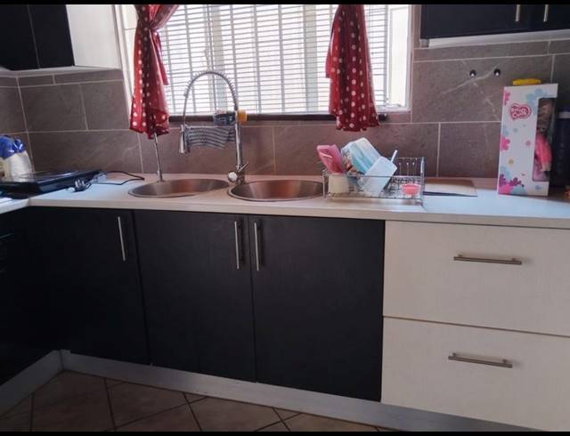 4 BEDROOM HOUSE FOR SALE IN PRETORIA GARDENS